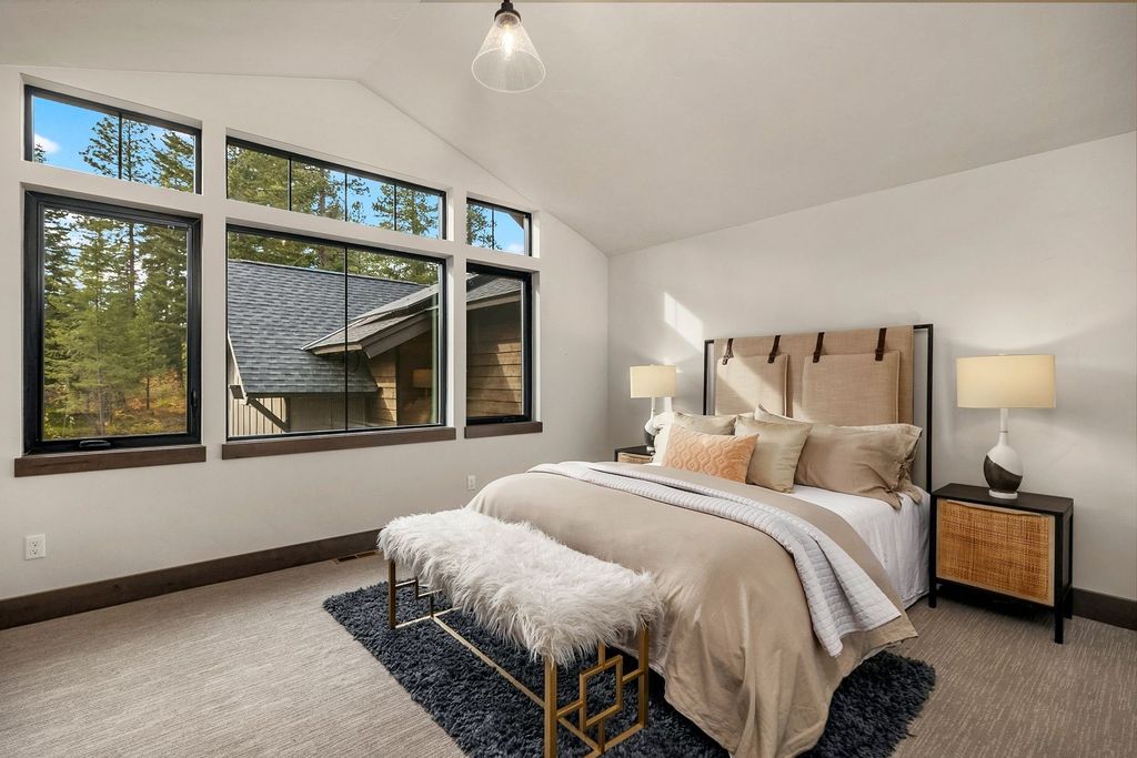 Stunning Cle Elum Washington Home Seamlessly Blends with Nature Listed at 2129998 32