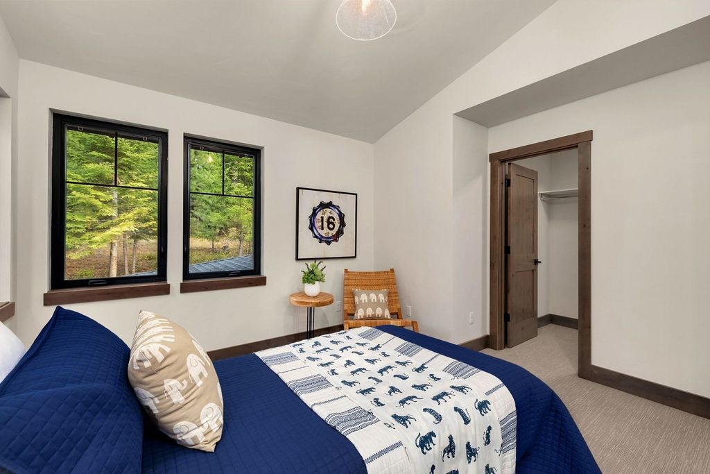Stunning Cle Elum Washington Home Seamlessly Blends with Nature Listed at 2129998 34
