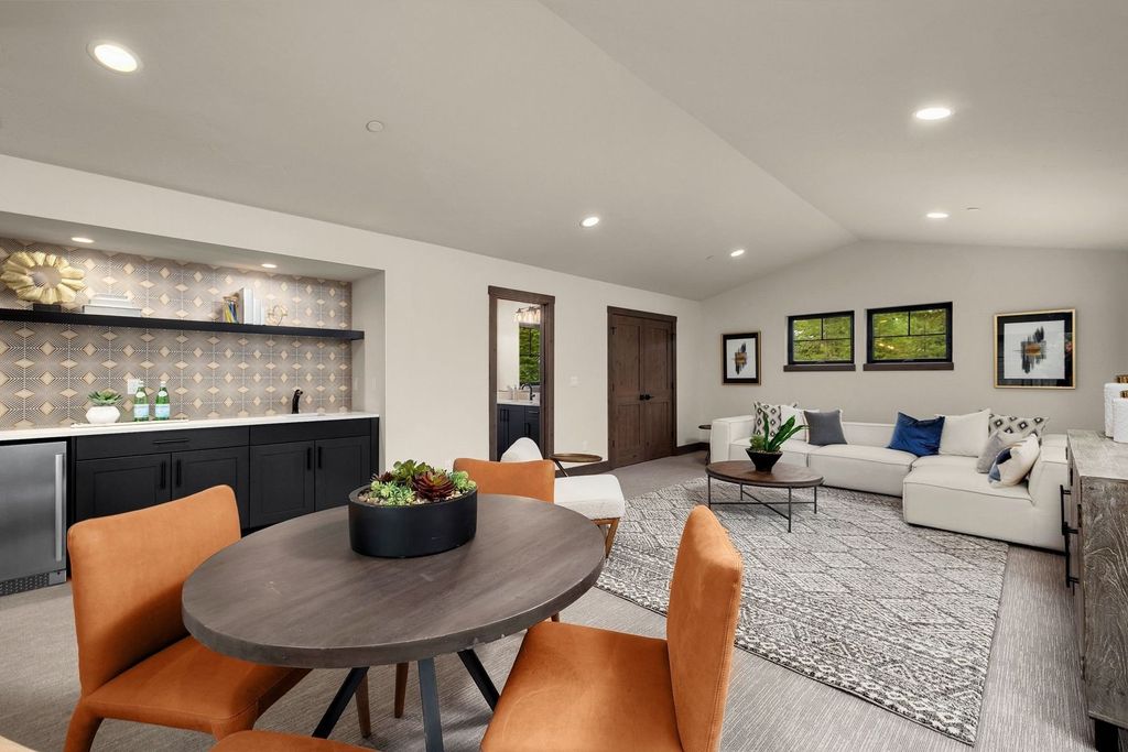 Stunning Cle Elum Washington Home Seamlessly Blends with Nature Listed at 2129998 39