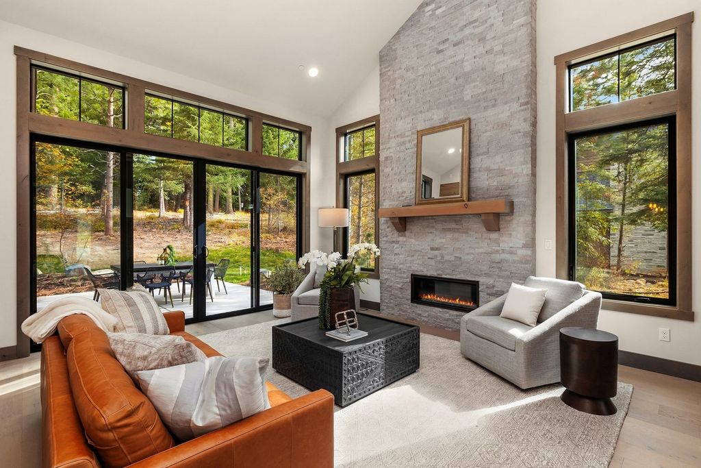 Stunning Cle Elum Washington Home Seamlessly Blends with Nature Listed at 2129998 4