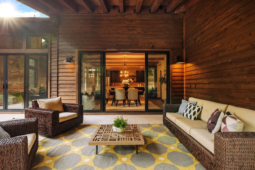 Stunning Cle Elum Washington Home Seamlessly Blends with Nature Listed at 2129998 43