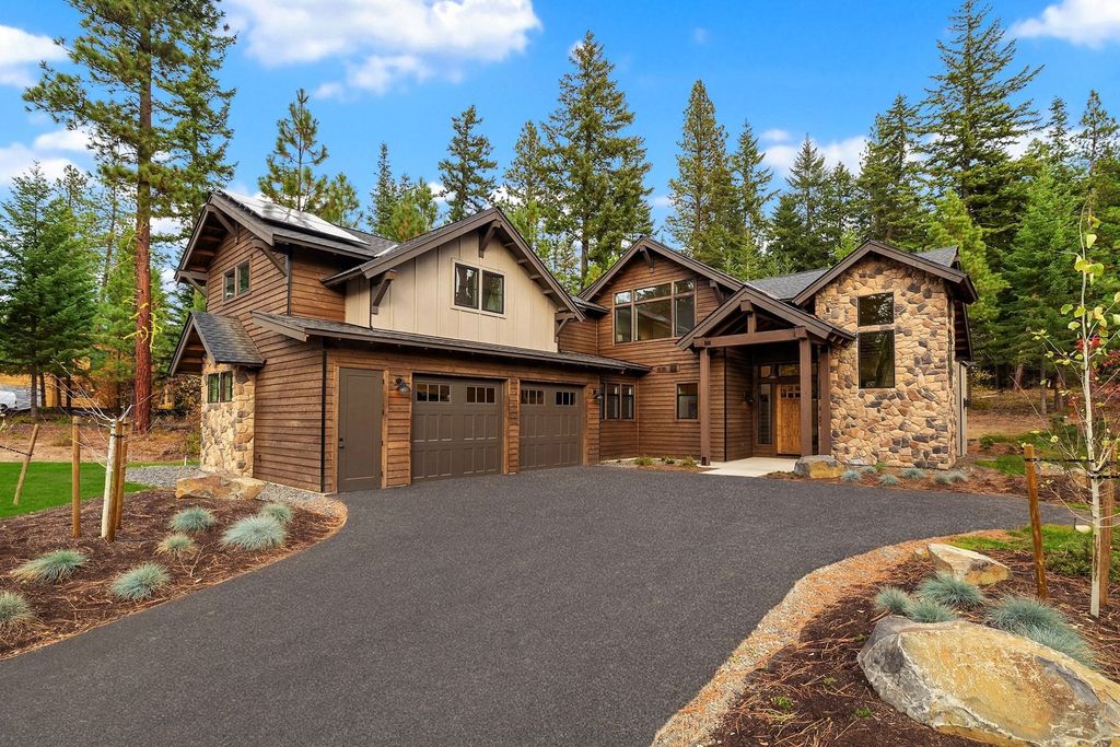Stunning Cle Elum Washington Home Seamlessly Blends with Nature Listed at 2129998 44
