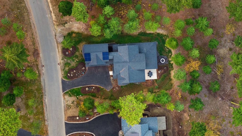Stunning Cle Elum Washington Home Seamlessly Blends with Nature Listed at 2129998 45
