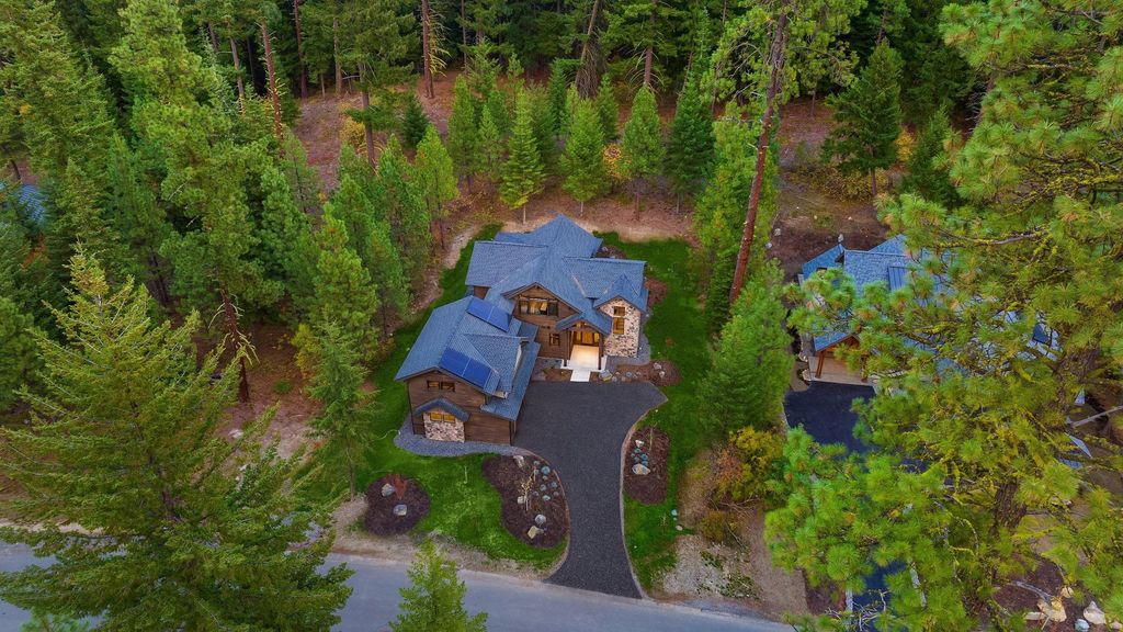 Stunning Cle Elum Washington Home Seamlessly Blends with Nature Listed at 2129998 46