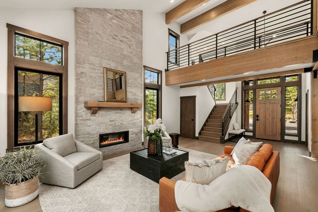 Stunning Cle Elum Washington Home Seamlessly Blends with Nature Listed at 2129998 9