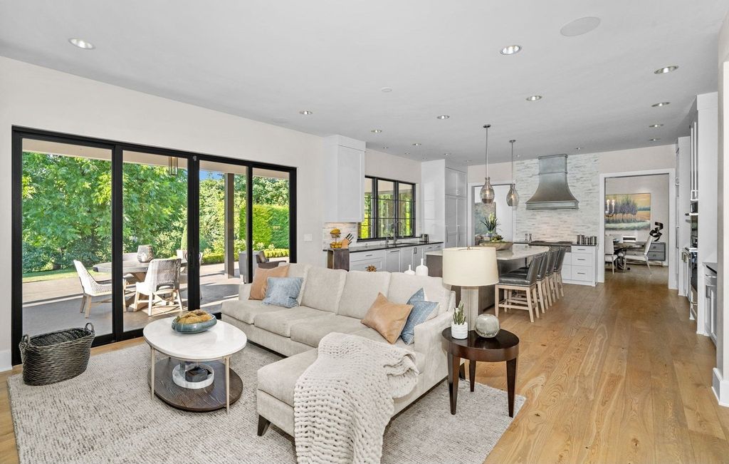 Unmatched Elegance Innovation and Technology Converge in 3995000 Lake Oswego Estate 18