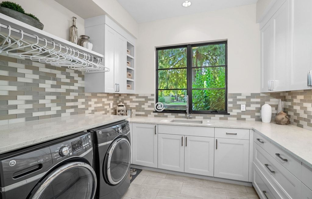 Unmatched Elegance Innovation and Technology Converge in 3995000 Lake Oswego Estate 22