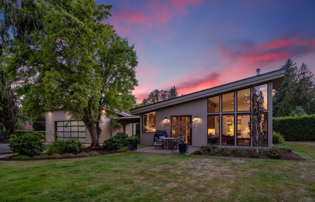 Unmatched Elegance Innovation and Technology Converge in 3995000 Lake Oswego Estate 32