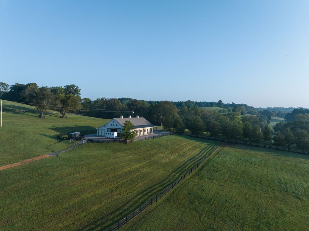 Unparalleled Beauty and Recreational Paradise Twin Creek Farm in Santa Fe Tennessee Now Available for 8999500 47