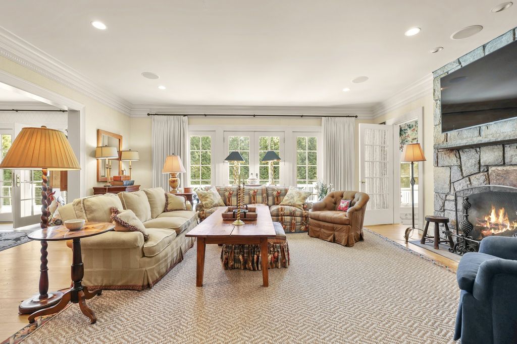 Unrivaled Luxury Living in Greenwich Connecticut Exquisite Custom Estate Hits the Market at 4.75 Million 17