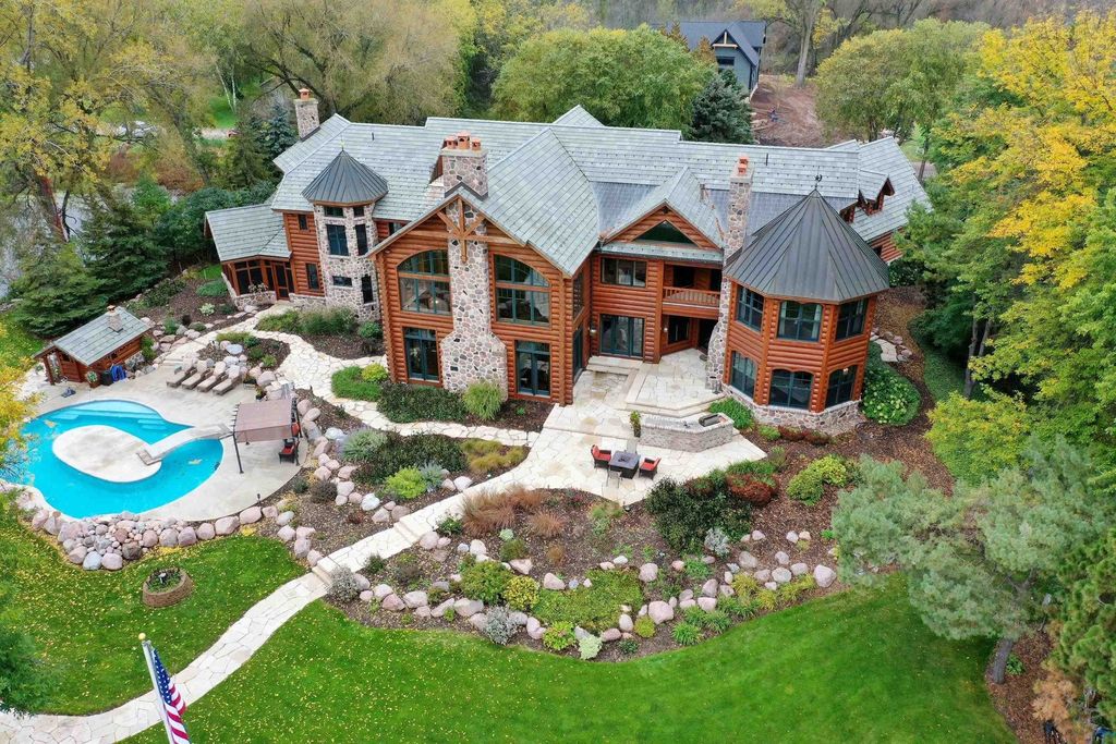 Waterfront Log Cabin Paradise Suamico Wisconsins Ultimate Retreat for 2.795 Million 1