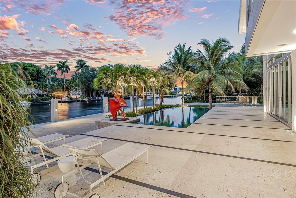 Discover an exquisite waterfront masterpiece along Fort Lauderdale's prestigious Rio Vista Boulevard. This modern marvel boasts 120 feet of New River frontage on a sprawling estate, where panoramic river views and lush tropical gardens merge seamlessly.