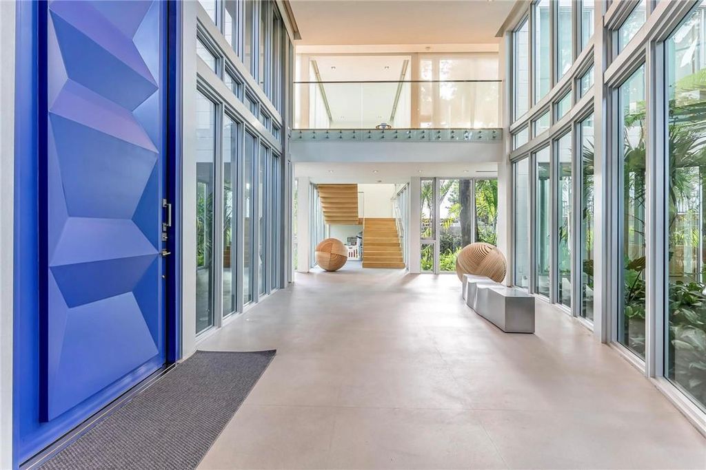 Discover an exquisite waterfront masterpiece along Fort Lauderdale's prestigious Rio Vista Boulevard. This modern marvel boasts 120 feet of New River frontage on a sprawling estate, where panoramic river views and lush tropical gardens merge seamlessly.