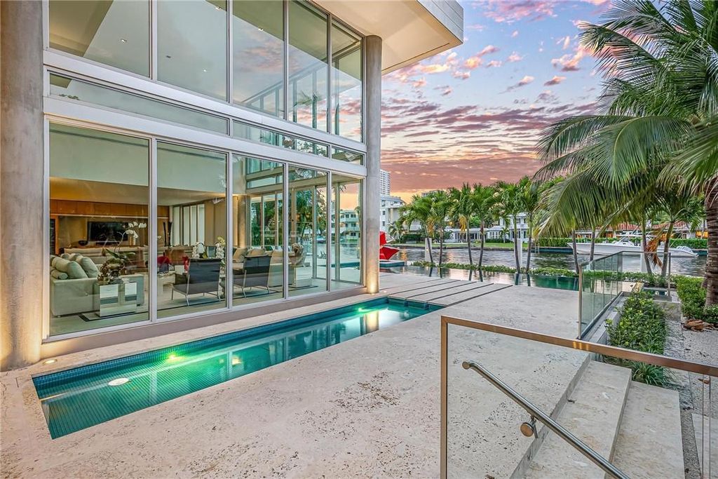 Discover an exquisite waterfront masterpiece along Fort Lauderdale's prestigious Rio Vista Boulevard. This modern marvel boasts 120 feet of New River frontage on a sprawling estate, where panoramic river views and lush tropical gardens merge seamlessly.