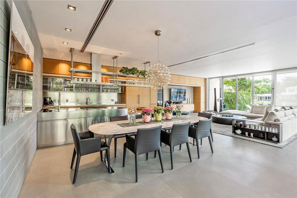 Discover an exquisite waterfront masterpiece along Fort Lauderdale's prestigious Rio Vista Boulevard. This modern marvel boasts 120 feet of New River frontage on a sprawling estate, where panoramic river views and lush tropical gardens merge seamlessly.