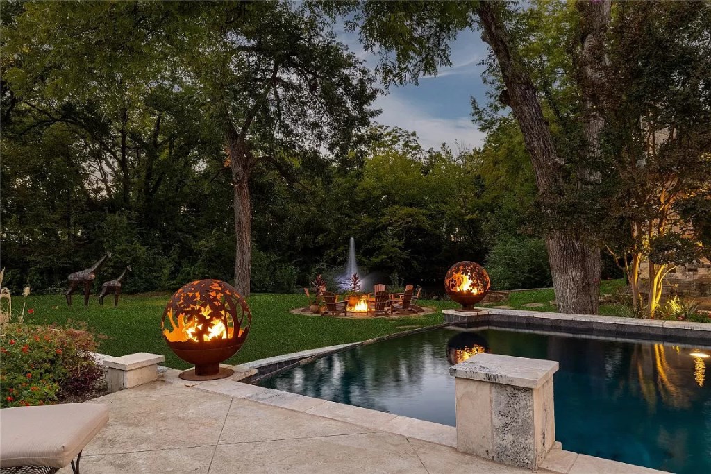 Sculpted Elegance: Unveiling a $5,850,000 5-Bed Home on 2 Acres in Dallas, Texas