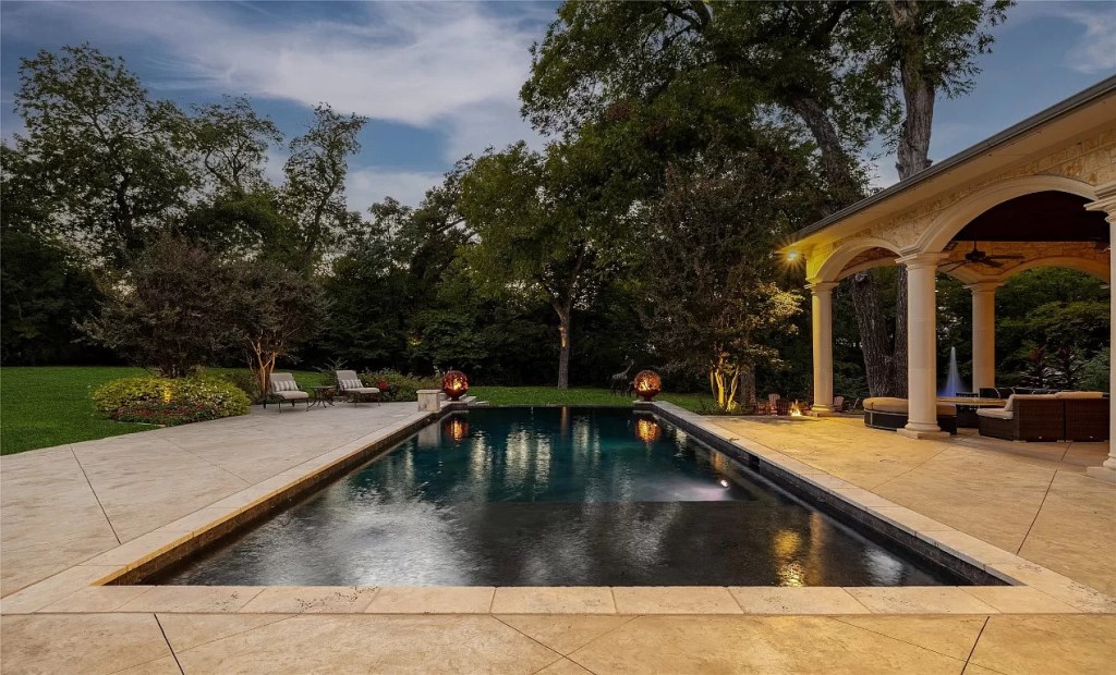 Sculpted Elegance: Unveiling a $5,850,000 5-Bed Home on 2 Acres in Dallas, Texas