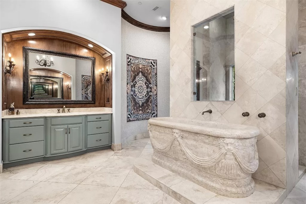 Sculpted Elegance: Unveiling a $5,850,000 5-Bed Home on 2 Acres in Dallas, Texas