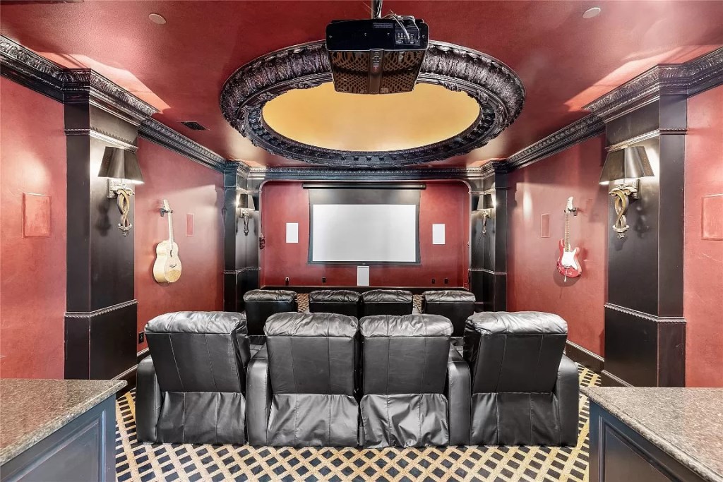 Sculpted Elegance: Unveiling a $5,850,000 5-Bed Home on 2 Acres in Dallas, Texas
