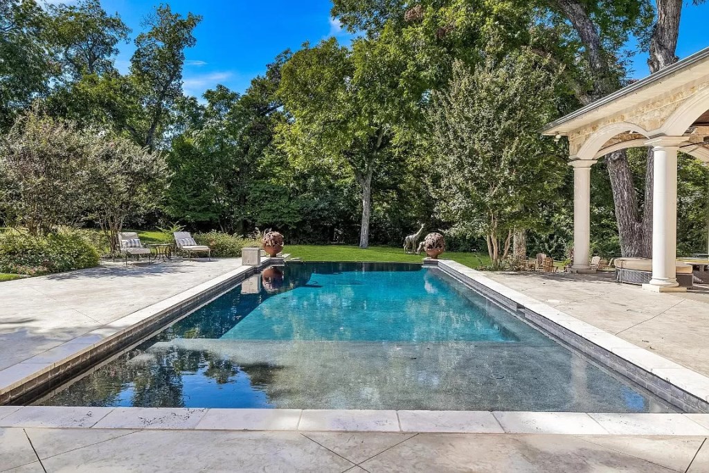 Sculpted Elegance: Unveiling a $5,850,000 5-Bed Home on 2 Acres in Dallas, Texas