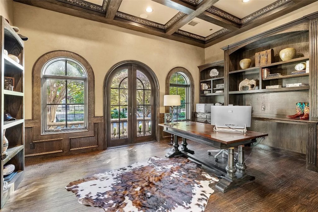 Sculpted Elegance: Unveiling a $5,850,000 5-Bed Home on 2 Acres in Dallas, Texas