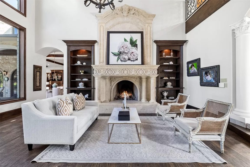 Sculpted Elegance: Unveiling a $5,850,000 5-Bed Home on 2 Acres in Dallas, Texas