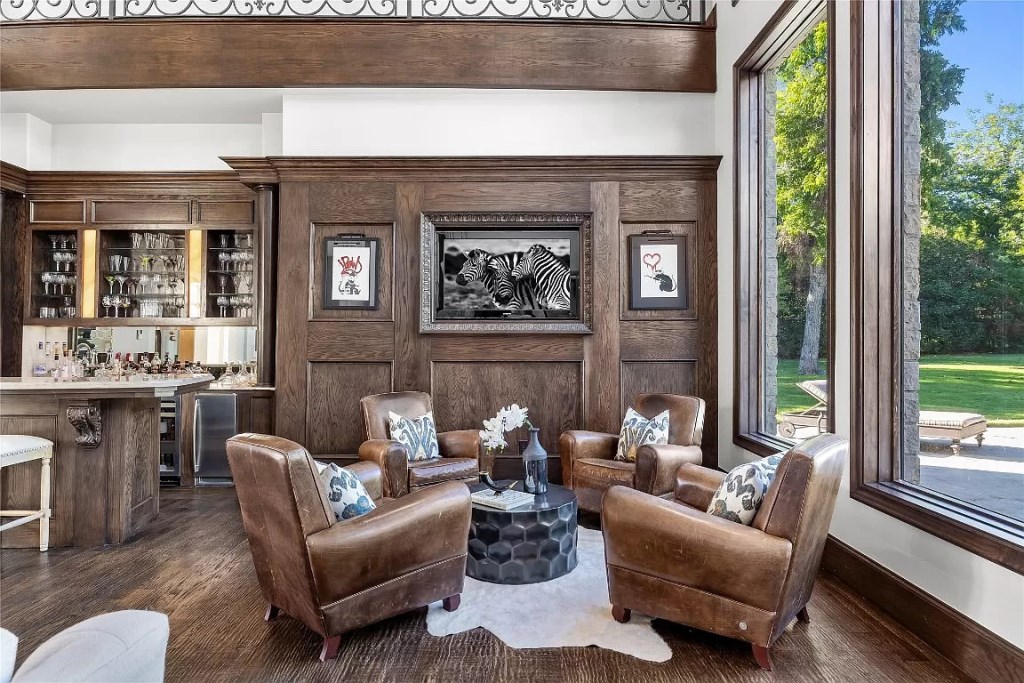 Sculpted Elegance: Unveiling a $5,850,000 5-Bed Home on 2 Acres in Dallas, Texas