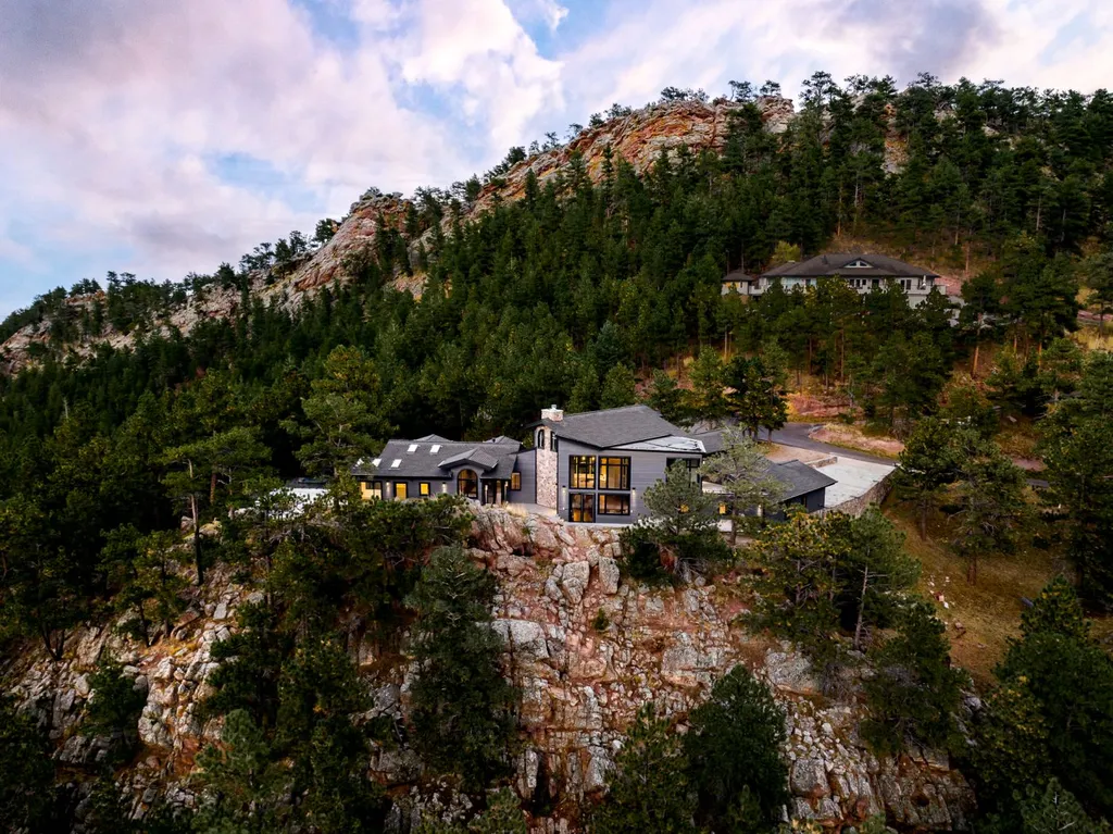 155 Wildwood Lane Home in Boulder, Colorado. Discover tranquility and luxury in this Pine Brook Hills home featuring stunning views of the Continental Divide. With an open floorplan, contemporary finishes, and spacious outdoor decks, this Boulder retreat offers a perfect blend of modern living and natural beauty.