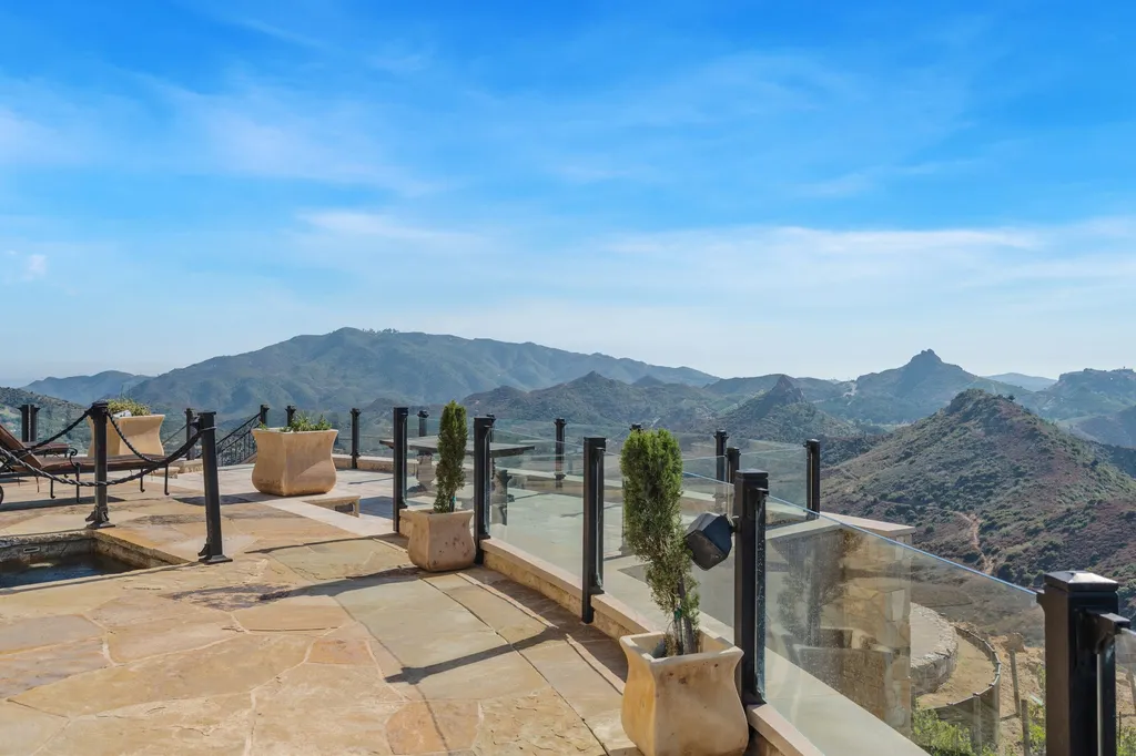 340 North Kanan Dume Road Home in Malibu, California. Perched atop a Malibu Canyon peak, the majestic Malibu Rocky Oaks is a stone-clad Tuscan villa offering unrivaled luxury and panoramic views. This 9,000-square-foot estate boasts 37 picturesque acres, a renowned vineyard, and endless world-class amenities. With a private helipad and infinity pool, this masterpiece redefines the essence of luxury living in the Malibu hills.