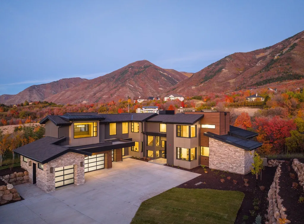 927 South Summit Creek Drive Home in Woodland Hills, Utah. Step into your custom dream home in Summit Creek, offering luxury living and unparalleled natural beauty. This magnificent residence, spanning 8,043 square feet on a .90-acre lot, presents stunning views of mountains and valleys. Floor-to-ceiling windows bathe the open-concept interior in natural light and provide uninterrupted scenic views. 
