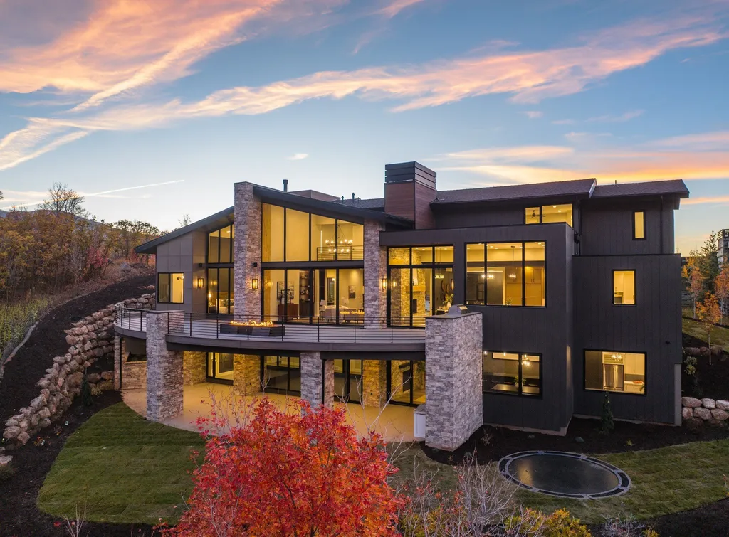 927 South Summit Creek Drive Home in Woodland Hills, Utah. Step into your custom dream home in Summit Creek, offering luxury living and unparalleled natural beauty. This magnificent residence, spanning 8,043 square feet on a .90-acre lot, presents stunning views of mountains and valleys. Floor-to-ceiling windows bathe the open-concept interior in natural light and provide uninterrupted scenic views. 
