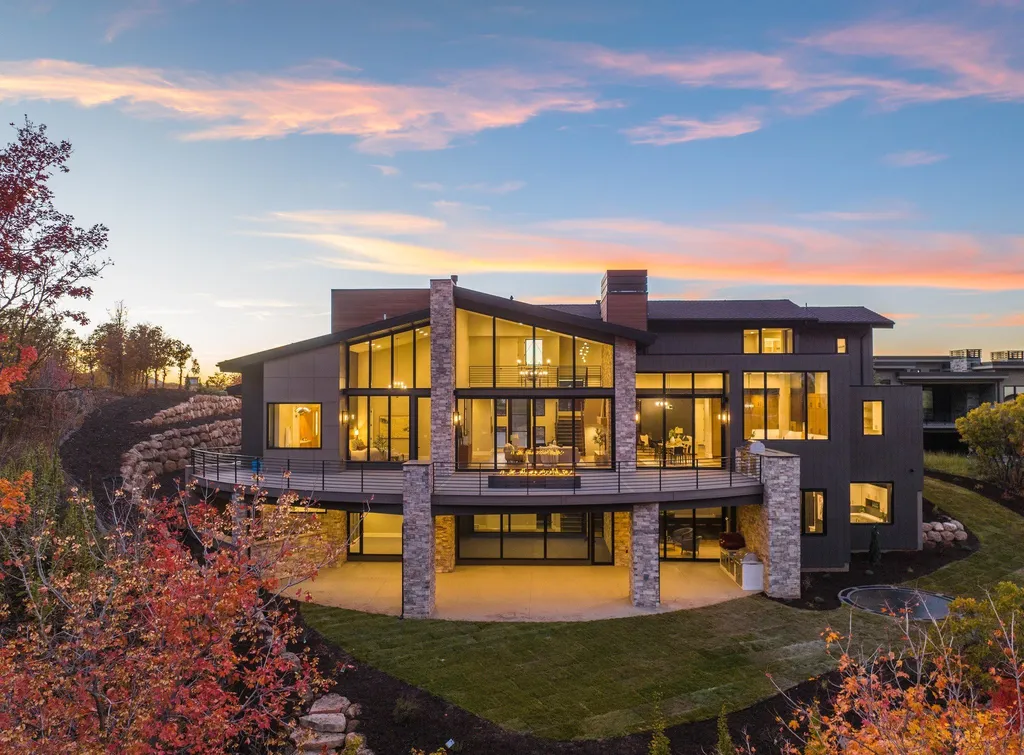927 South Summit Creek Drive Home in Woodland Hills, Utah. Step into your custom dream home in Summit Creek, offering luxury living and unparalleled natural beauty. This magnificent residence, spanning 8,043 square feet on a .90-acre lot, presents stunning views of mountains and valleys. Floor-to-ceiling windows bathe the open-concept interior in natural light and provide uninterrupted scenic views. 