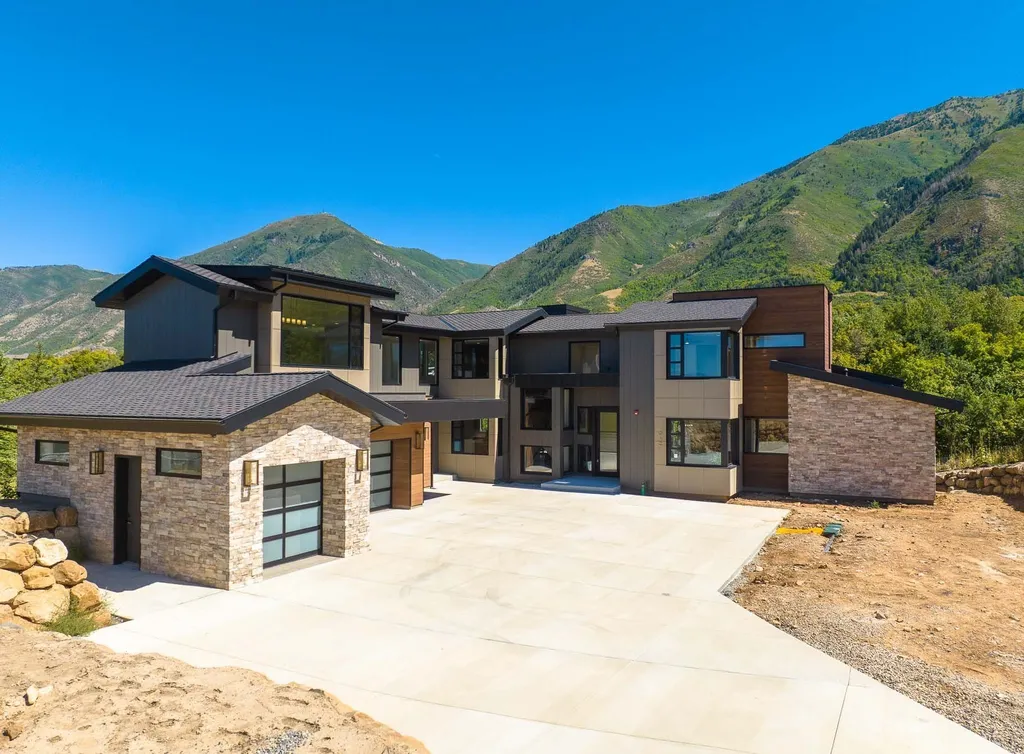 927 South Summit Creek Drive Home in Woodland Hills, Utah. Step into your custom dream home in Summit Creek, offering luxury living and unparalleled natural beauty. This magnificent residence, spanning 8,043 square feet on a .90-acre lot, presents stunning views of mountains and valleys. Floor-to-ceiling windows bathe the open-concept interior in natural light and provide uninterrupted scenic views. 