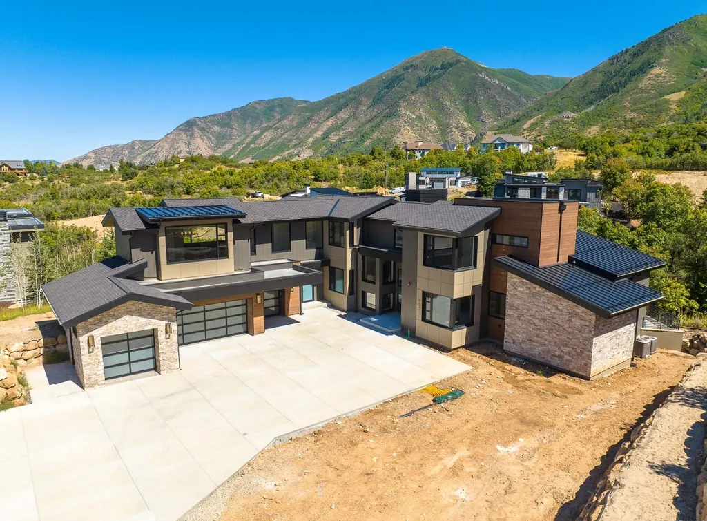 927 South Summit Creek Drive Home in Woodland Hills, Utah. Step into your custom dream home in Summit Creek, offering luxury living and unparalleled natural beauty. This magnificent residence, spanning 8,043 square feet on a .90-acre lot, presents stunning views of mountains and valleys. Floor-to-ceiling windows bathe the open-concept interior in natural light and provide uninterrupted scenic views. 