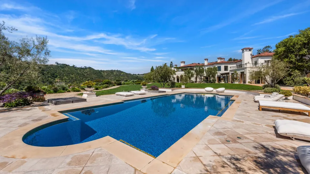 9904 Kip Drive Home in Beverly Hills, California. Enter the world of opulence and exclusivity with this celebrity compound behind gated privacy. Designed by KAA Associates, the 25,000 SF estate boasts 7 bedrooms, 13 bathrooms, lush gardens, and stunning canyon, city, and ocean views. 
