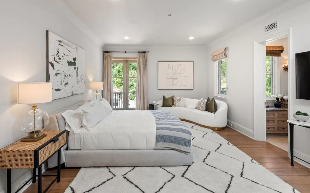 9904 Kip Drive Home in Beverly Hills, California. Enter the world of opulence and exclusivity with this celebrity compound behind gated privacy. Designed by KAA Associates, the 25,000 SF estate boasts 7 bedrooms, 13 bathrooms, lush gardens, and stunning canyon, city, and ocean views. 