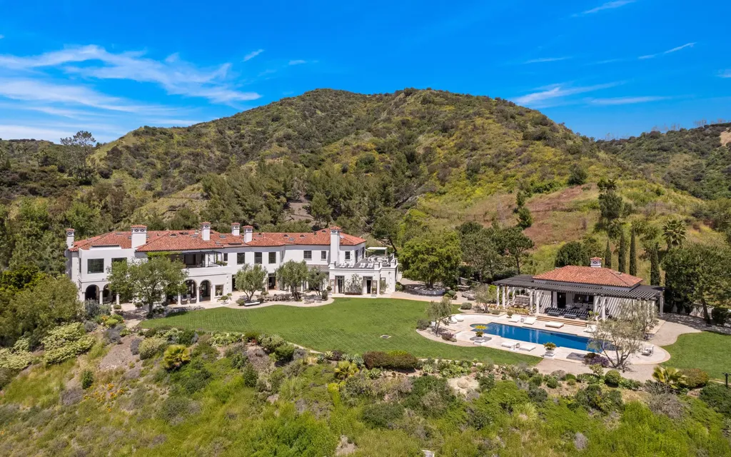 9904 Kip Drive Home in Beverly Hills, California. Enter the world of opulence and exclusivity with this celebrity compound behind gated privacy. Designed by KAA Associates, the 25,000 SF estate boasts 7 bedrooms, 13 bathrooms, lush gardens, and stunning canyon, city, and ocean views. 