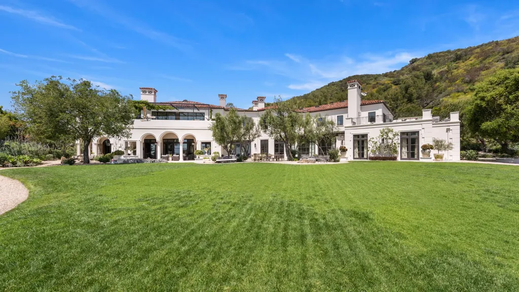 9904 Kip Drive Home in Beverly Hills, California. Enter the world of opulence and exclusivity with this celebrity compound behind gated privacy. Designed by KAA Associates, the 25,000 SF estate boasts 7 bedrooms, 13 bathrooms, lush gardens, and stunning canyon, city, and ocean views. 