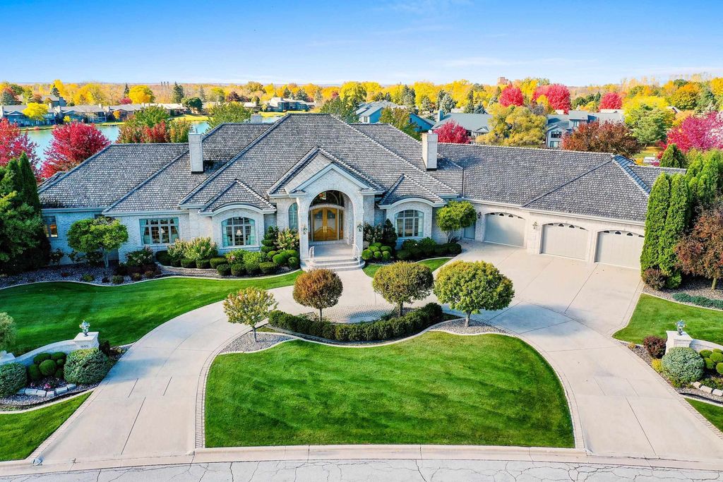 A Majestic All Brick Hillside Ranch Mansion on 3 Lake Largo Lots Priced at 2.999 Million n Wisconsin 1