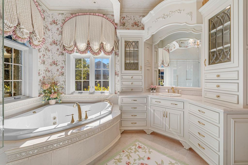 A Majestic All Brick Hillside Ranch Mansion on 3 Lake Largo Lots Priced at 2.999 Million n Wisconsin 39