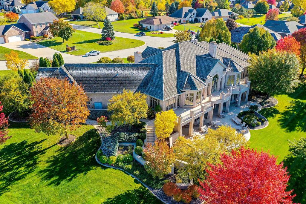 A Majestic All Brick Hillside Ranch Mansion on 3 Lake Largo Lots Priced at 2.999 Million n Wisconsin 4