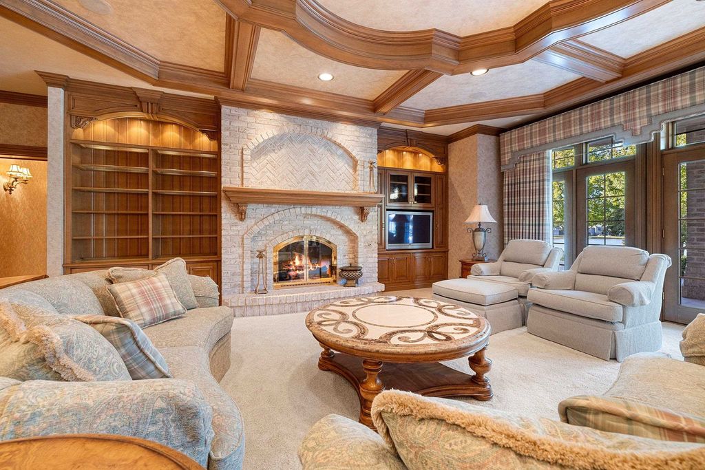 A Majestic All Brick Hillside Ranch Mansion on 3 Lake Largo Lots Priced at 2.999 Million n Wisconsin 43