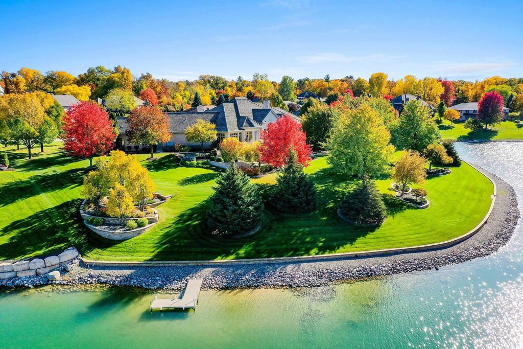 A Majestic All Brick Hillside Ranch Mansion on 3 Lake Largo Lots Priced at 2.999 Million n Wisconsin 5
