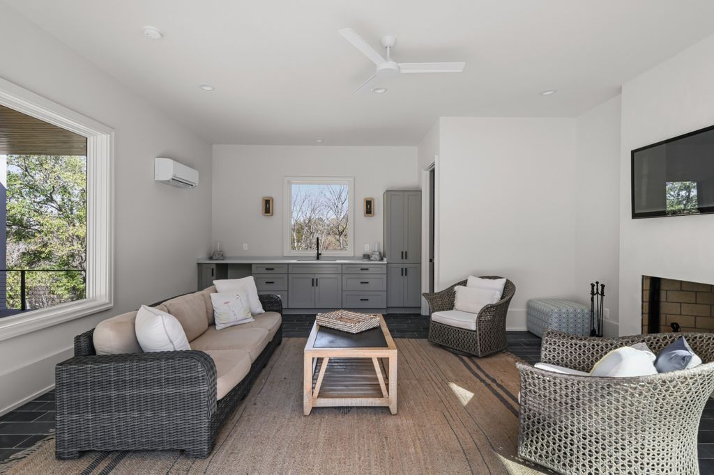 A Modern Treehouse Masterpiece in Nashvilles Hillwood Neighborhood Listed at 4.289 Million 34