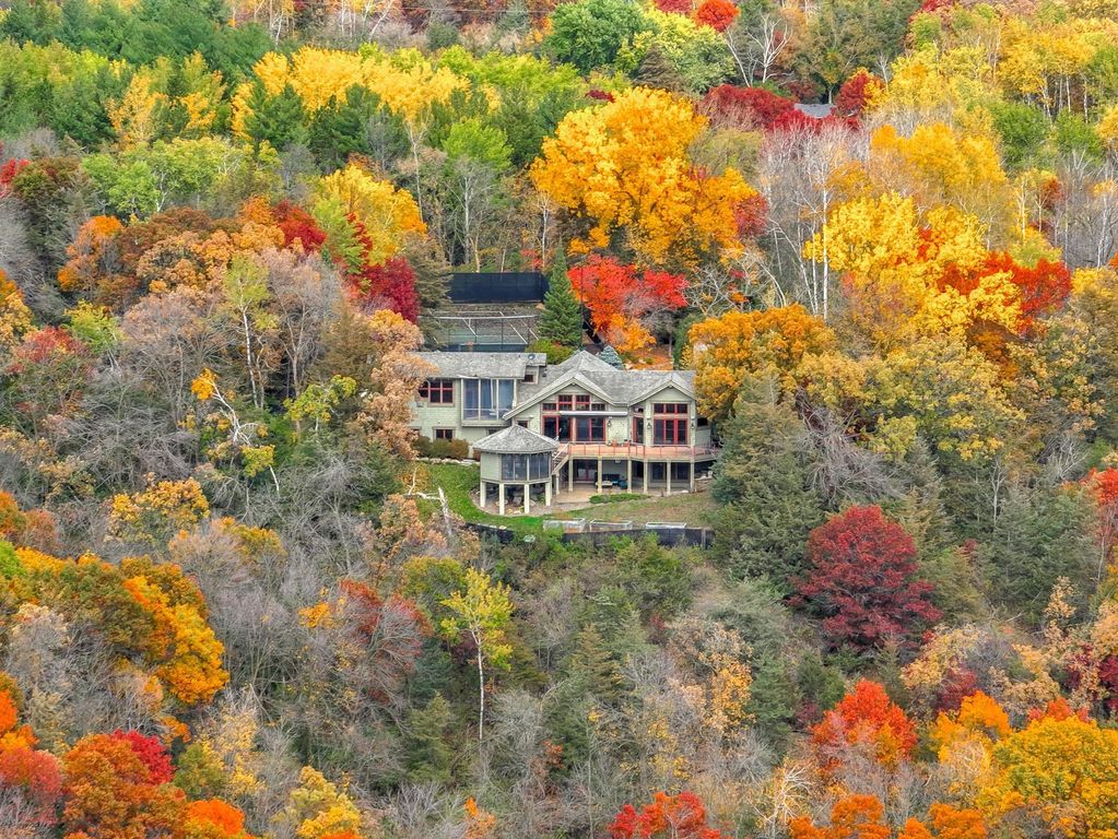 Bruce Lenzen Designed Home with Breathtaking Views Offered at 2.85 Million in Hudson Wisconsin 2