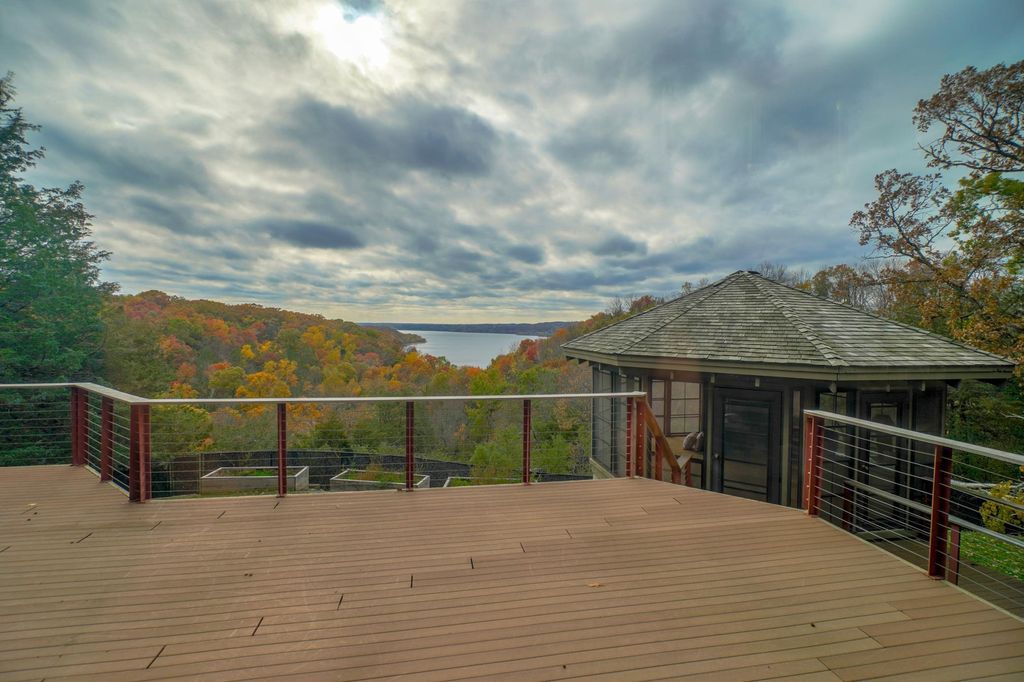 Bruce Lenzen Designed Home with Breathtaking Views Offered at 2.85 Million in Hudson Wisconsin 4
