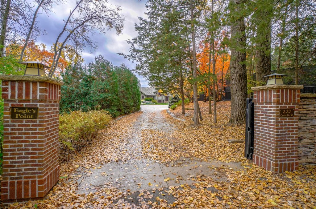 Bruce Lenzen Designed Home with Breathtaking Views Offered at 2.85 Million in Hudson Wisconsin 43