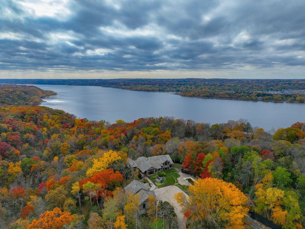 Bruce Lenzen Designed Home with Breathtaking Views Offered at 2.85 Million in Hudson Wisconsin 46