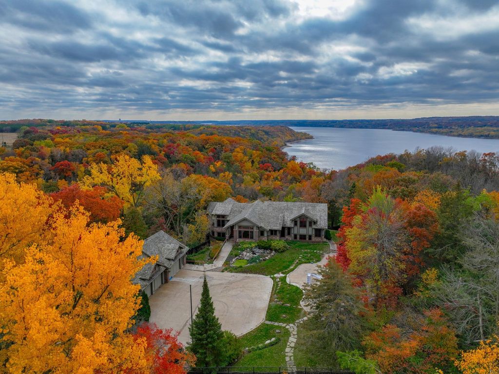 Bruce Lenzen Designed Home with Breathtaking Views Offered at 2.85 Million in Hudson Wisconsin 47