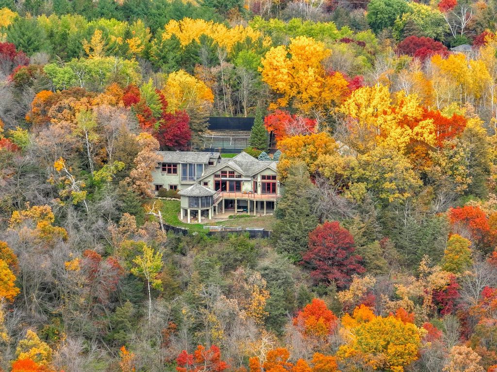 Bruce Lenzen Designed Home with Breathtaking Views Offered at 2.85 Million in Hudson Wisconsin 50